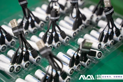 خشک بیٹریوں کو تبدیل کرنے والی USB-ریچارج ایبل لیتھیم بیٹریوں کے فوائد اور رج...